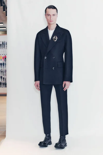 Look 3